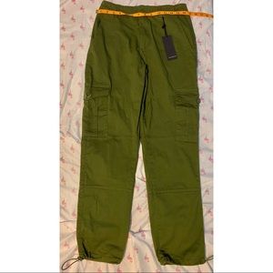 Green cargo pants 💚